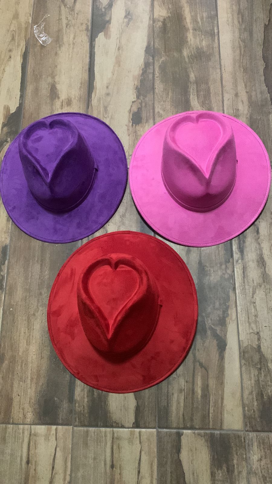 Corazón Vegan suede hats