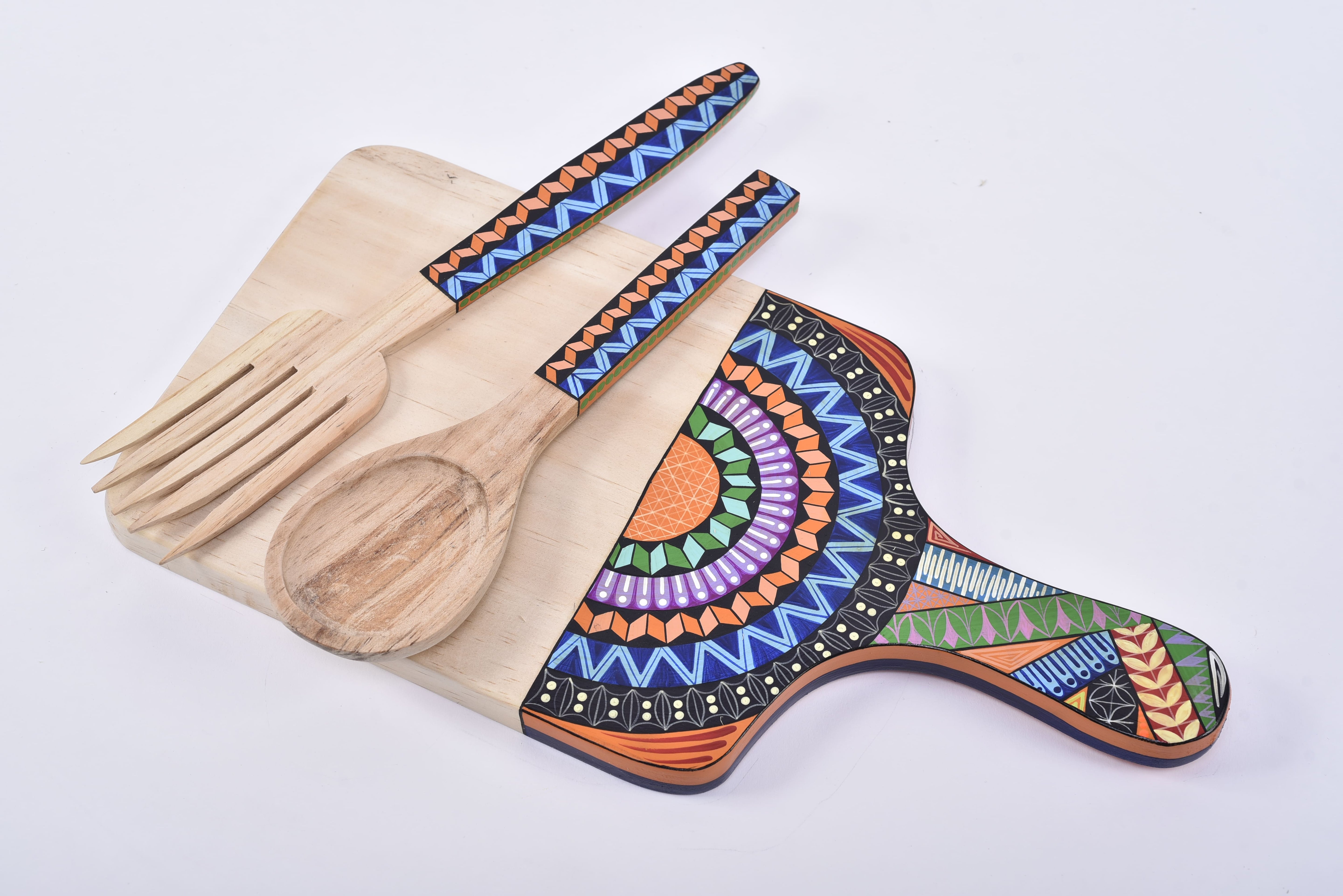 Alebrije chopping board with pair of utencils MODEL: 0201