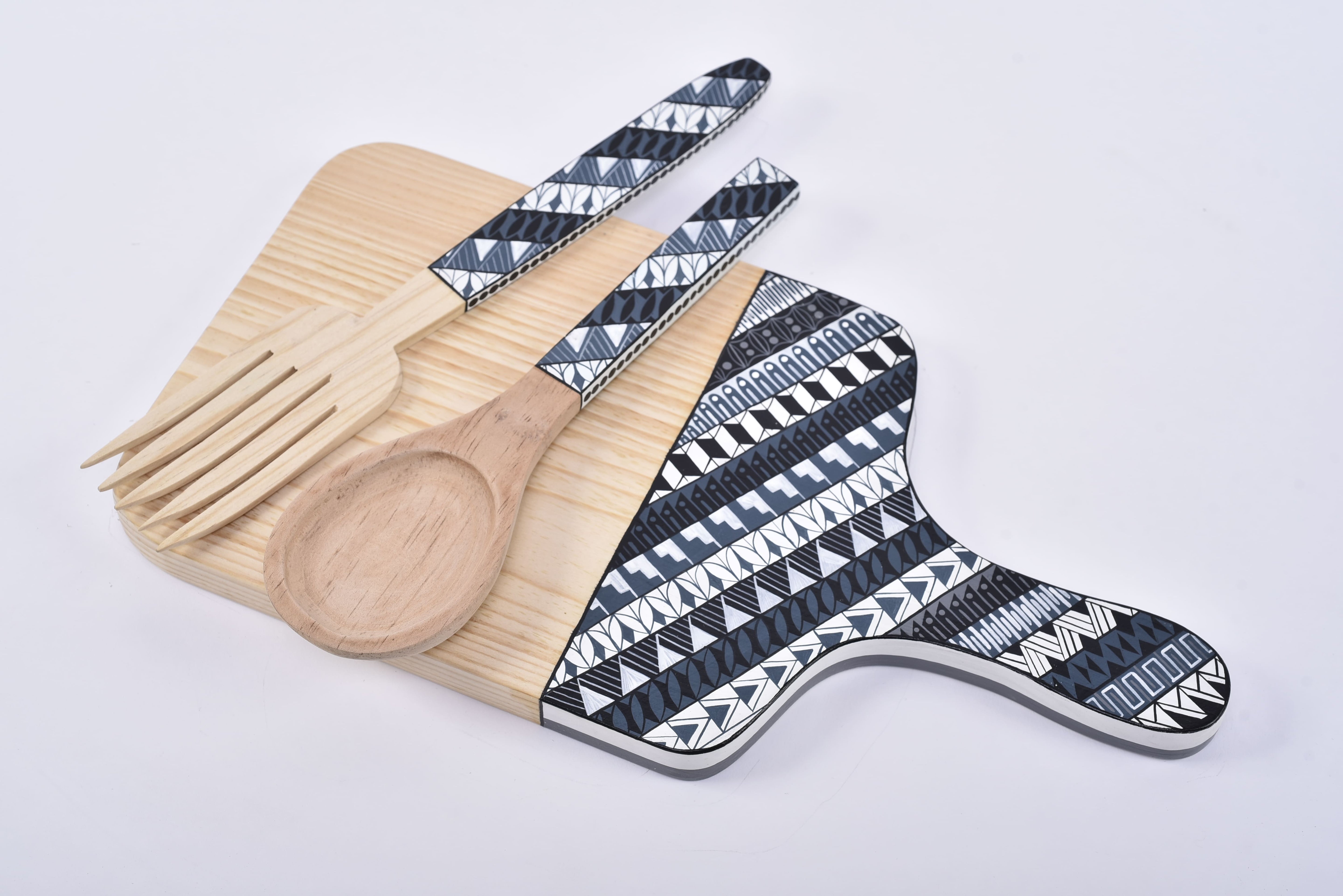 Alebrije chopping board with pair of utencils MODEL: 0201