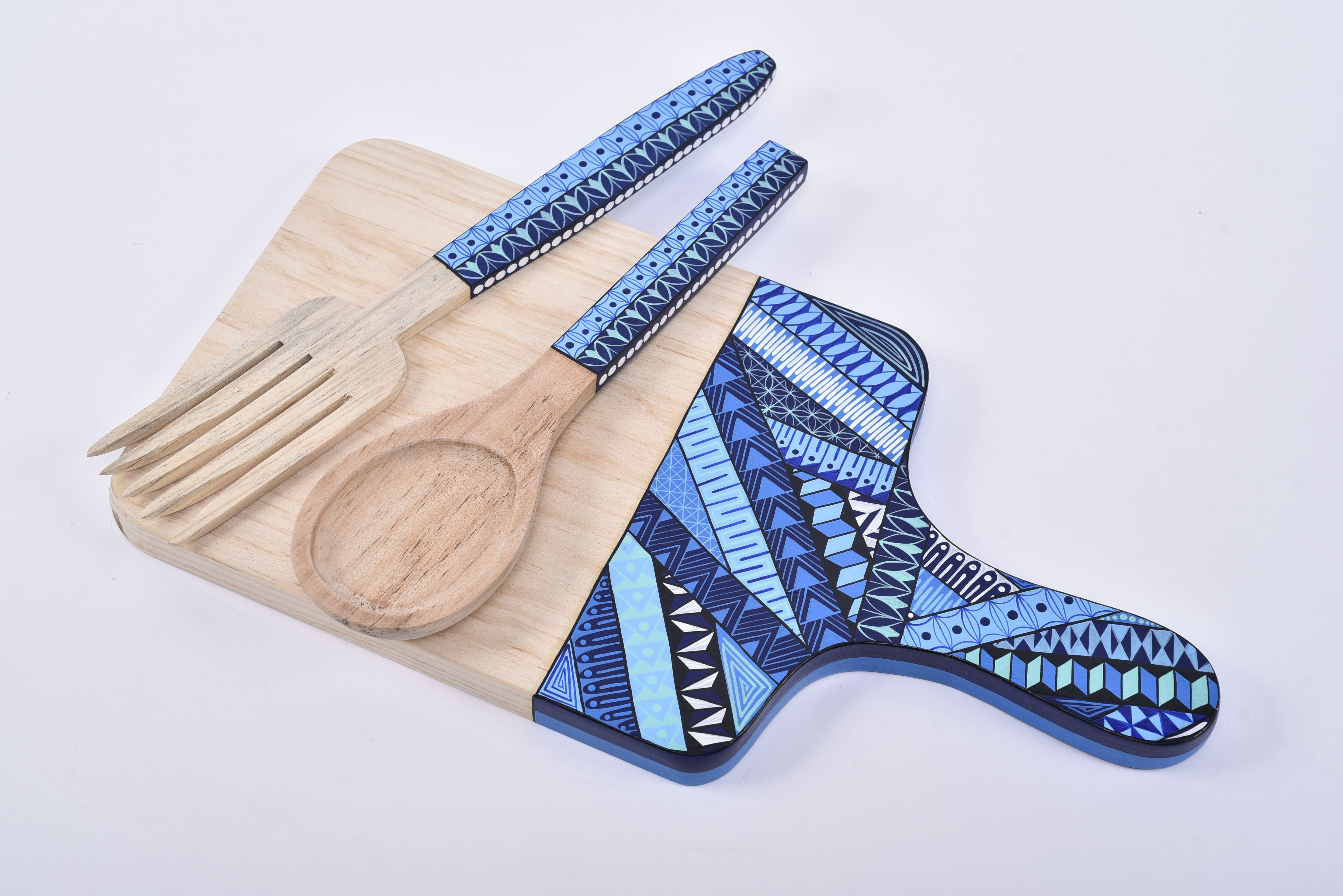 Alebrije chopping board with pair of utencils MODEL: 0201
