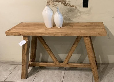 Credenza corta clasica de madera de pino MODEL# 1109