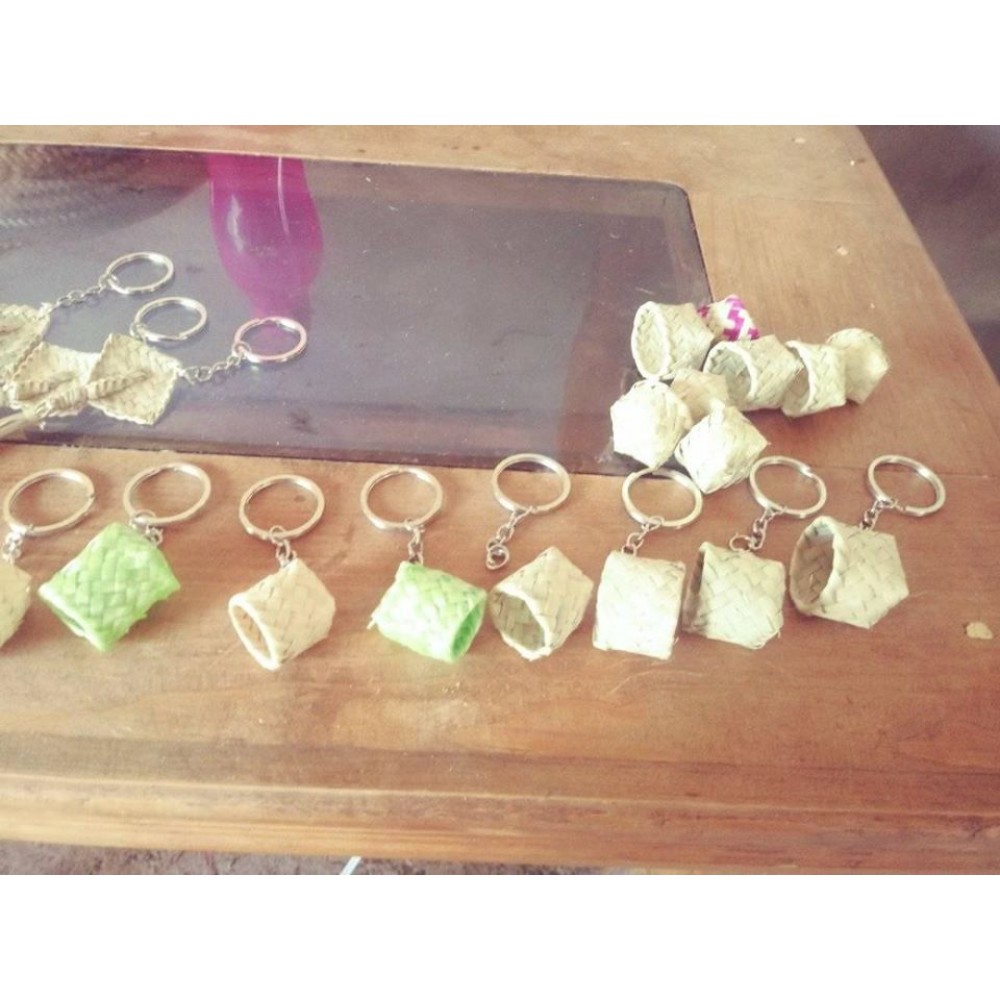 Differents crafts made of palm