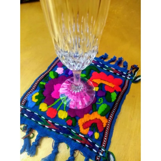 Hand embroidered Cup holder Entrehilos 